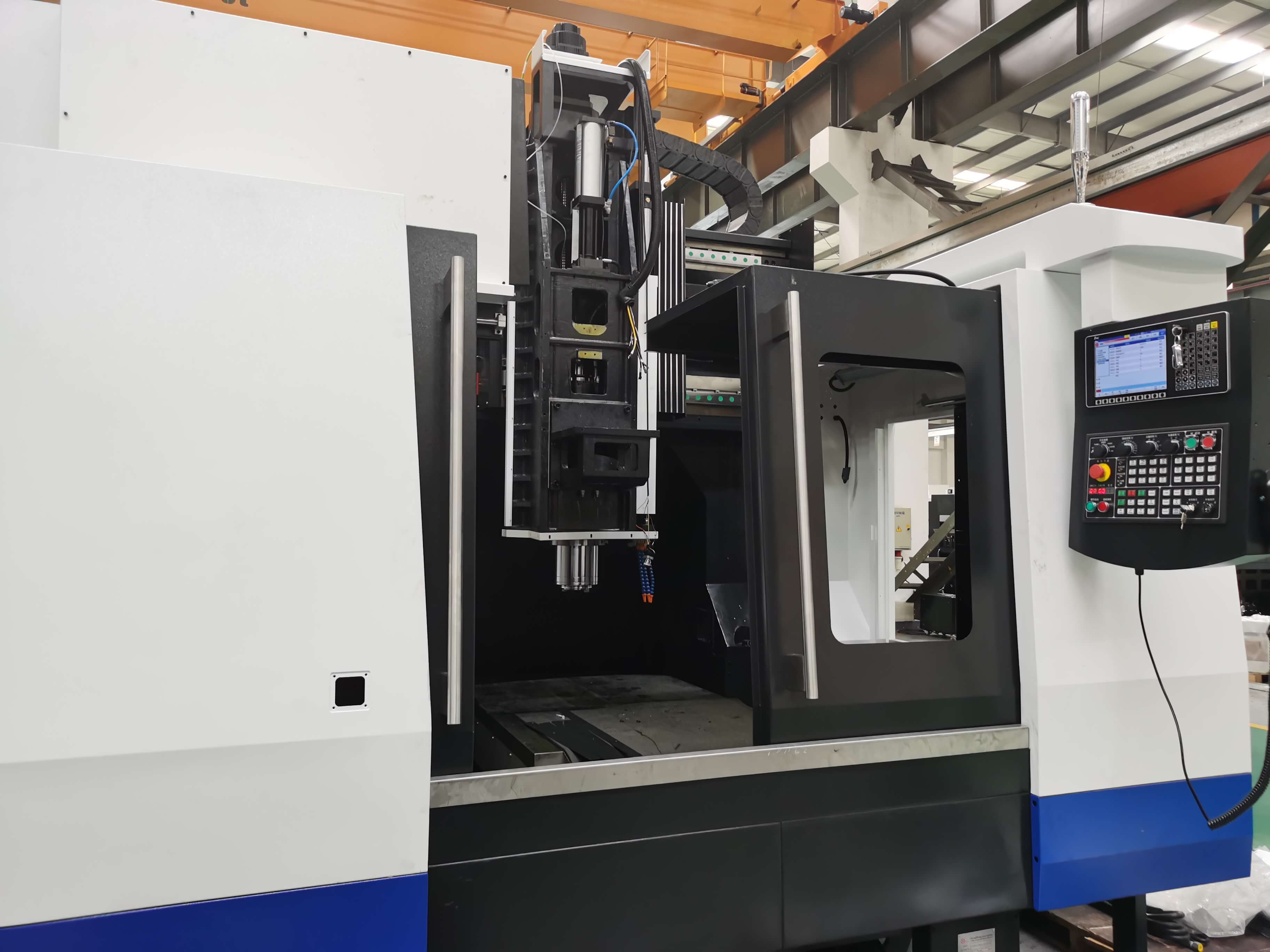 配置華中HNC-808D系統(tǒng)的850加工中心.jpg 配置華中HNC-808D系統(tǒng)的850加工中心.jpg